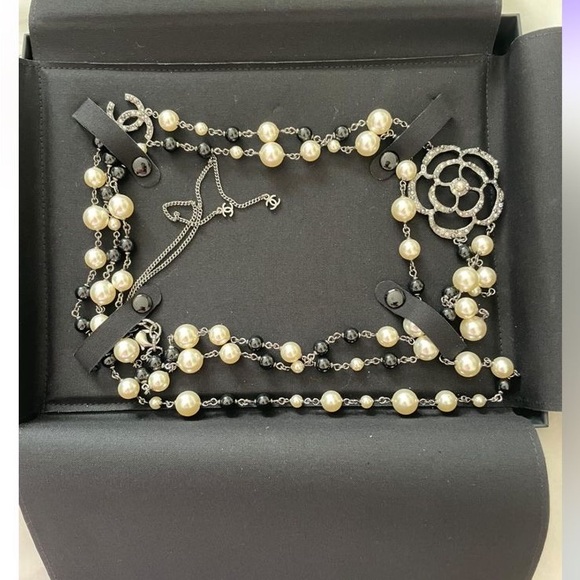 Chanel Pearl Necklace - Picture 2 of 5